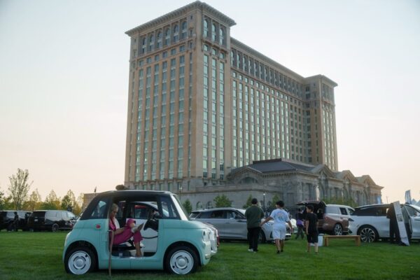 Cars at the Station Detroit Event38